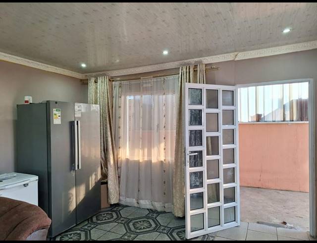 3 BEDROOM HOUSE FOR SALE IN CRAIGIEBURN